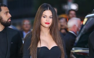 Selena Gomez conquista Nueva York con minifalda de cuero 