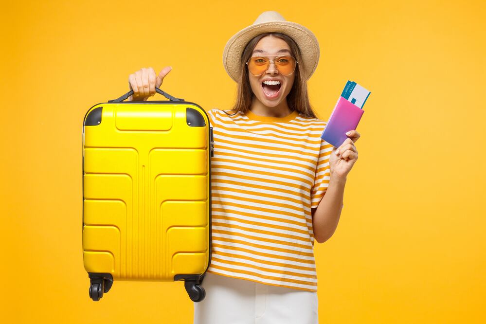 ¿Cuál es el mejor día y hora para comprar boletos de avión? Conoce los mejores consejos para viajar barato. iStock/Damir Khabirov