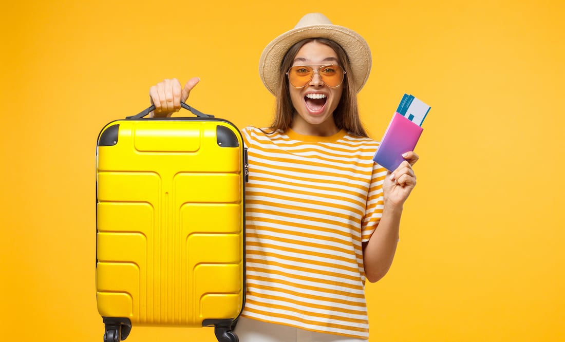 ¿Cuál es el mejor día y hora para comprar boletos de avión? Conoce los mejores consejos para viajar barato. iStock/Damir Khabirov