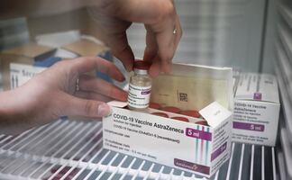 Covid-19: Eficacia y efectos secundarios de la vacuna AstraZeneca