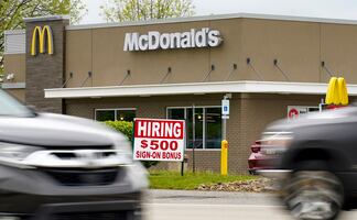 Entre 11 y 20 dólares la hora: McDonald's aumenta salarios en restaurantes
