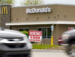 Entre 11 y 20 dólares la hora: McDonald's aumenta salarios en restaurantes