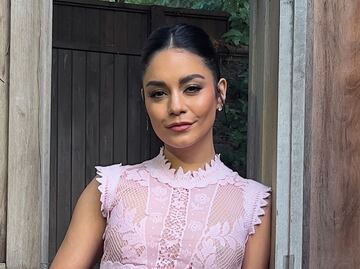 Vanessa Hudgens se luce con falda y crop top traslúcido en sesión