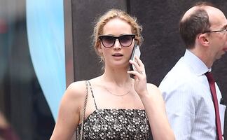 Jennifer Lawrence presume belleza con look casual en Nueva York
