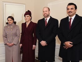 Critican a emir de Qatar por grosero gesto hacia Kate Middleton. ¿Qué hizo?
