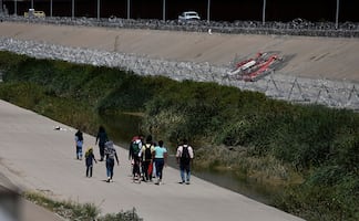 Migrantes varados en norte de México arriesgan sus vidas por su deseo de cruzar a Estados Unidos