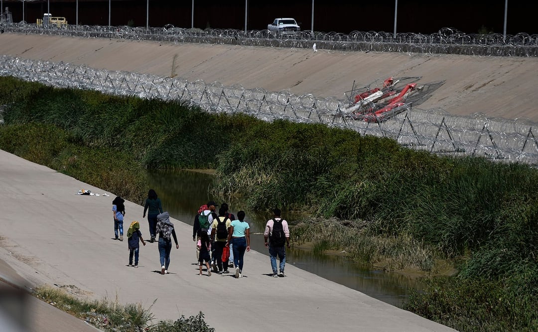 Migrantes varados en norte de México arriesgan sus vidas por su deseo de cruzar a Estados Unidos. Foto: EFE