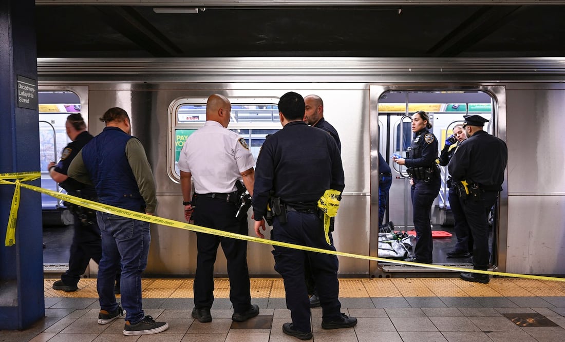 Jordan Neely murió por compresión del cuello, según determinó el forense de la ciudad el miércoles. Foto: Paul Martinka via AP