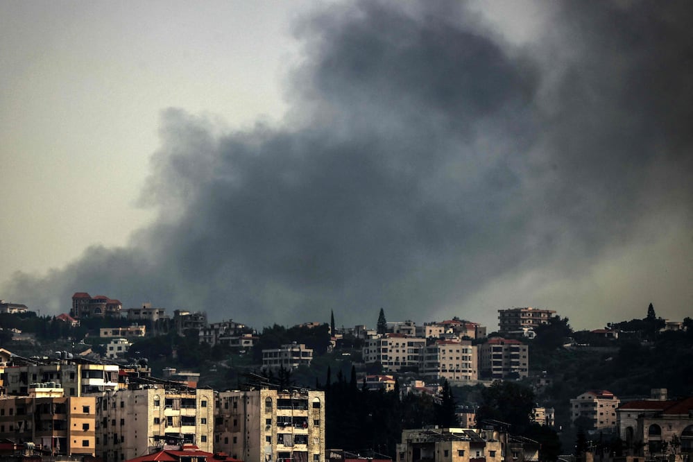 Máxima tensión: Israel declara “zona de exterminio” en Líbano y escala conflicto (Photo by MAHMOUD ZAYYAT / AFP)