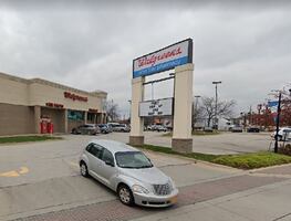 Mujer escupe contra clientes que le pidieron usar cubrebocas en Iowa