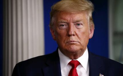  EU recomienda taparse la cara en público; Trump se niega