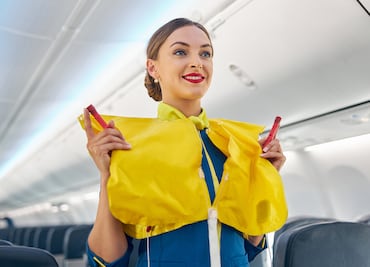 Trabaja como azafata en Viva Aerobus sin experiencia: requisitos y prestaciones