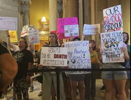 Indiana, el primer estado en restringir el aborto tras el fin de "Roe vs Wade"
