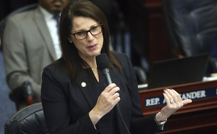 Director de Salud de Florida rechaza usar cubrebocas y abandona reunión con senadora