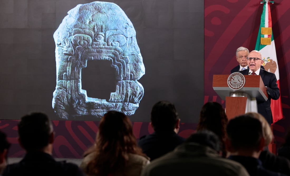 México recupera el "Portal del inframundo", la pieza arqueológica más buscada de la cultura olmeca. . EFE/José Méndez