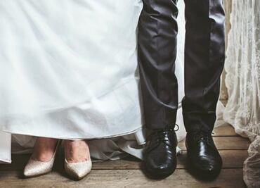 "No hacemos bodas gay ni con mezcla de razas”, dicen a pareja en salón de Mississippi