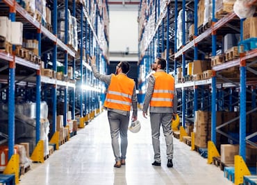 Trabaja en el Consulado de EU en Guadalajara como almacenista y gana $245,000 al año