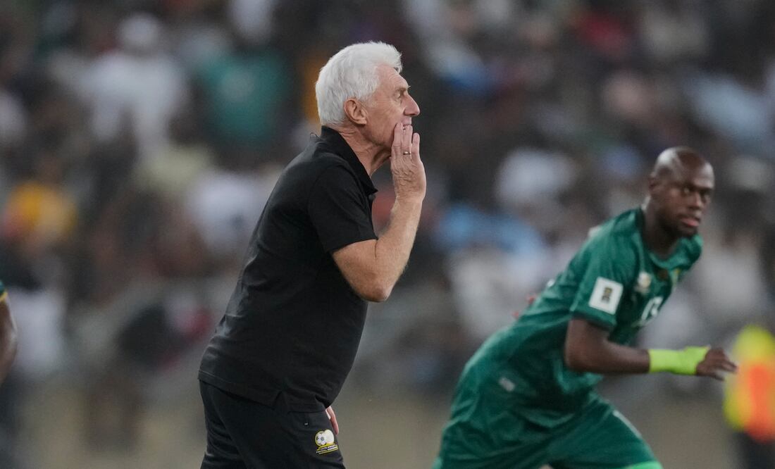 ¡Increíble resurgimiento! Sudáfrica asegura su pase al Mundial 2026 tras vencer 3-0 a Ruanda. (AP Photo/Themba Hadebe)