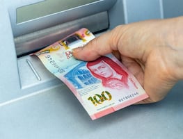 ¿Qué bancos eliminarán la comisión por retiro de dinero y consulta de saldos en cajeros ajenos?