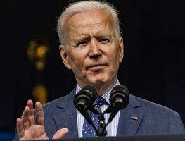Era retirarse o aumentar la presencia en Afganistán, señala Biden