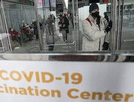 Nueva York registra demanda récord de vacunas tras ampliar los criterios