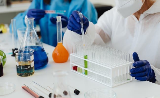Alerta por los “químicos eternos”: Nueva York demanda a 3M, DuPont y otras empresas por riesgos para la salud