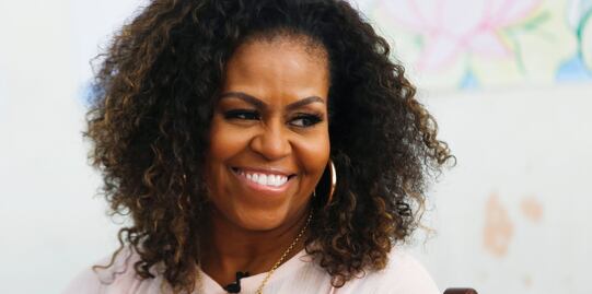 Michelle Obama lleva $100,000 dólares a estudiantes de primaria