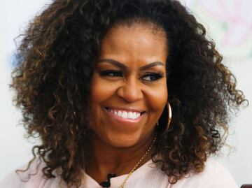 Michelle Obama lleva $100,000 dólares a estudiantes de primaria