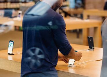 ¡De película! Perforan pared de tienda Apple para robar medio millón de dólares en productos