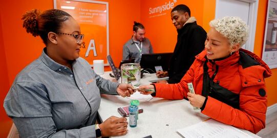 La venta de marihuana para uso recreativo ya es legal en Illinois