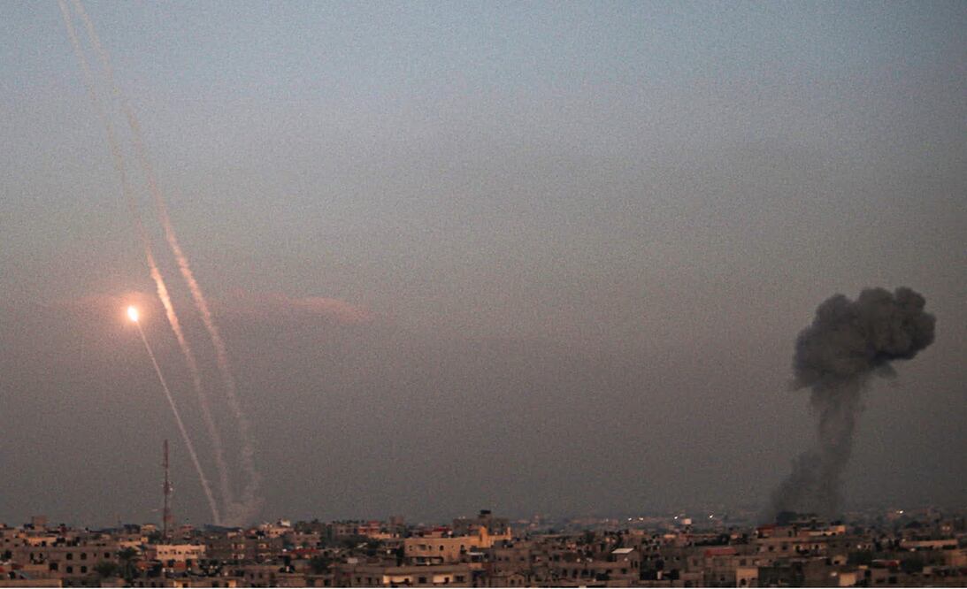 Se rompe la tregua entre Israel y Hamás y se reanuda el intercambio de fuego. (Photo by Abderrahman ISMAIL / AFP)