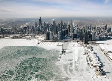 Las impactantes imágenes del Lago Michigan congelado