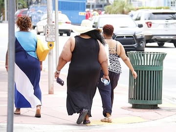 Ley en Nueva York prohíbe discriminación por estatura y peso