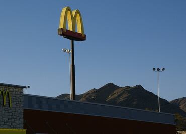 Hombre muere de 'forma extraña' en autoservicio de restaurante
