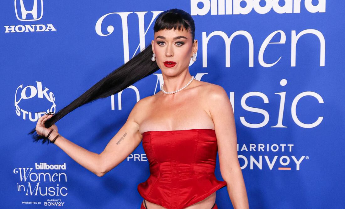 Katy Perry luce imponente conjunto rojo en los premios Billboard Women in Music: ¿Qué es la mariposa de su espalda? Instar Images/The Grosby Group Inglewood
