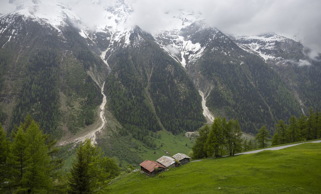 Tragedia en Suiza: un glaciar sepulta parte de un pueblo en los Alpes (Suiza) EFE/EPA/PETER KLAUNZER
