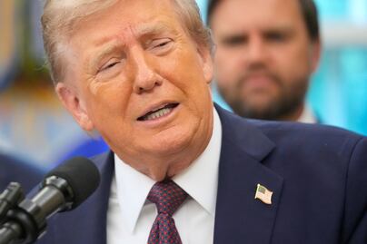 Trump confirma ataque de Estados Unidos a barco con drogas que zarpó de Venezuela; "murieron 11 narcoterroristas", dice