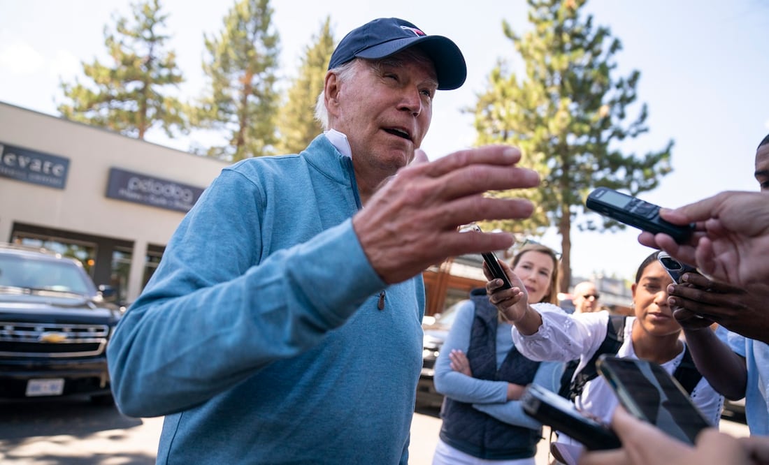 Biden da negativo a nuevo test de Covid pero llevará cubrebocas por precaución.  (AP Photo/Evan Vucci)