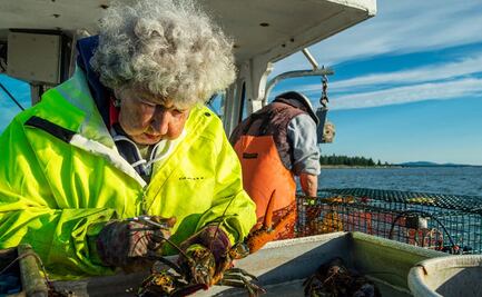 En Estados Unidos, la “dama de la langosta” sigue pescando a los 101 años