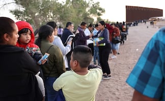 Niña y adolescente mueren bajo custodia migratoria en Estados Unidos
