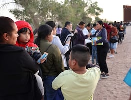 Niña y adolescente mueren bajo custodia migratoria en Estados Unidos