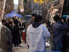 Ante avance de ómicron, Estados Unidos entregará millones de pruebas gratis