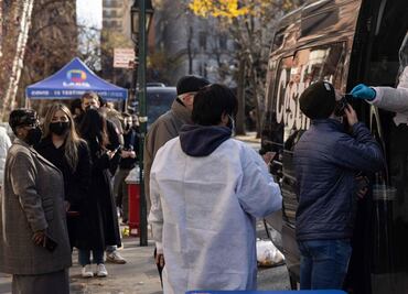 Ante avance de ómicron, Estados Unidos entregará millones de pruebas gratis