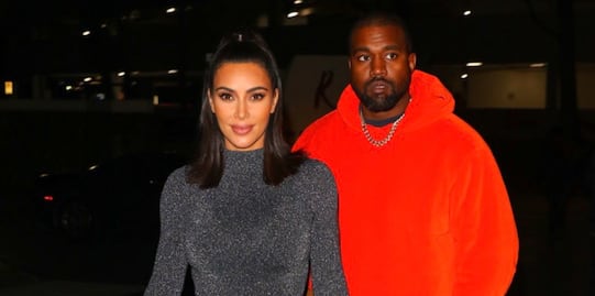 Kim Kardashian presume diminuta cintura por calles de Houston