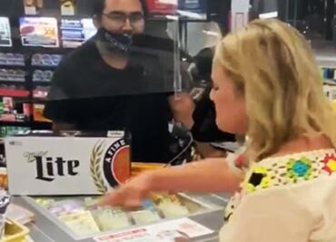 Mujer de Texas escupe en tienda al negarse a usar cubrebocas