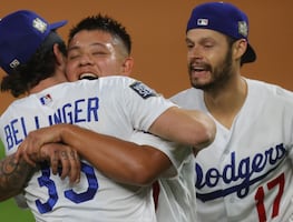 Prensa de EU destaca a los mexicanos Urías y González en la Serie Mundial