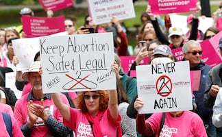 California se une a la batalla por el derecho al aborto en EU con nuevo plan