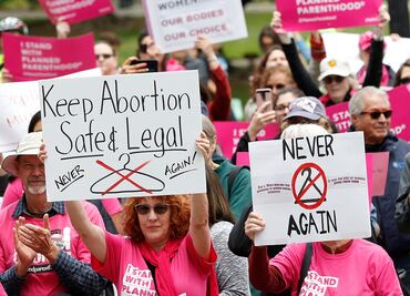 California se une a la batalla por el derecho al aborto en EU con nuevo plan