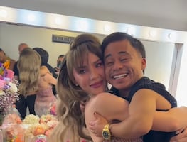 Belinda carga a Abelito y desata críticas en redes por “tratarlo como niño”. VIDEO