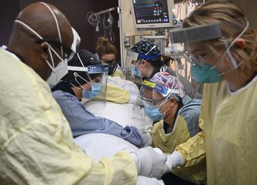 Corte niega eliminar requisito de vacuna para trabajadores de la salud en NY